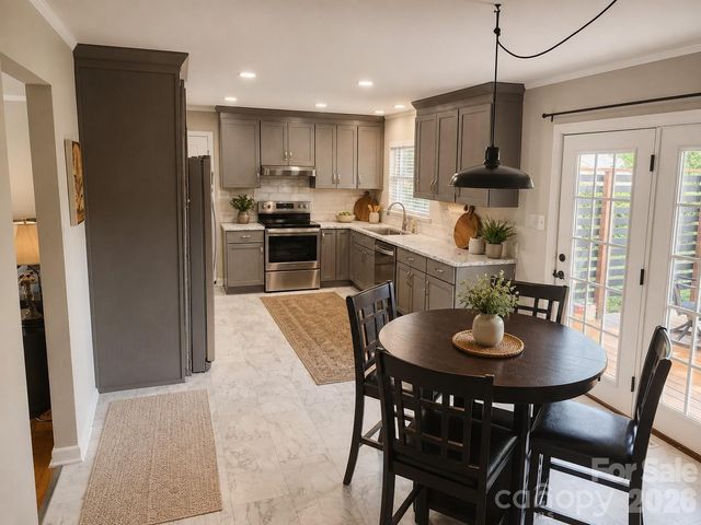 492 14th Avenue Drive NE, Hickory, NC 28601