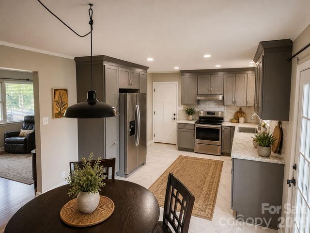492 14th Avenue Drive NE, Hickory, NC 28601