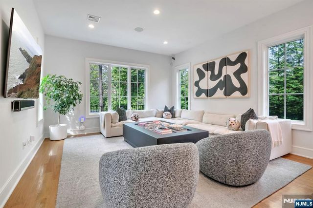 89 Depeyster Avenue, Tenafly, NJ 07670