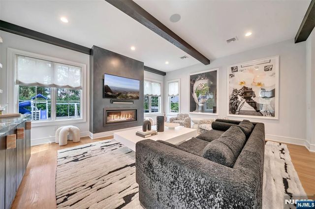 89 Depeyster Avenue, Tenafly, NJ 07670
