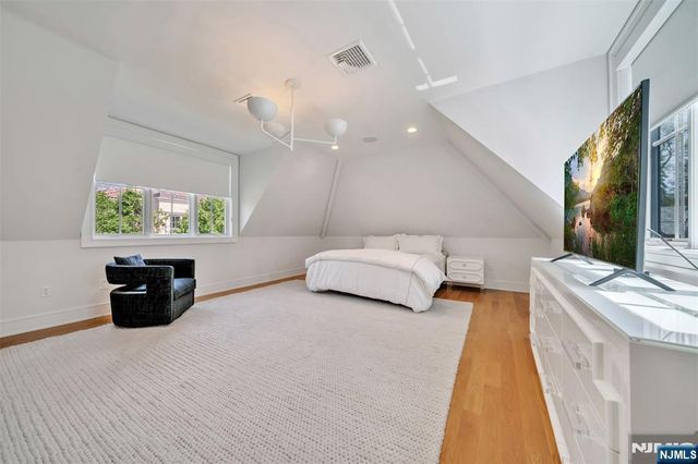 89 Depeyster Avenue, Tenafly, NJ 07670