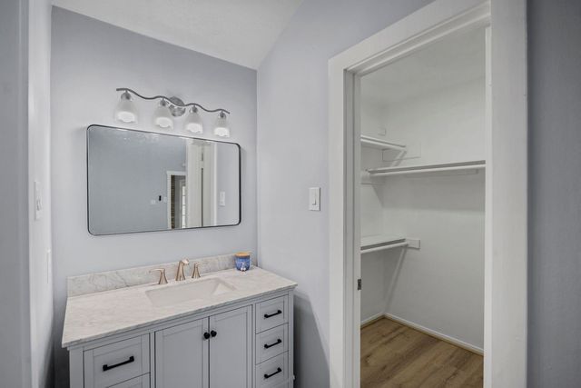 17 Oldstream Court, The Woodlands, TX 77381