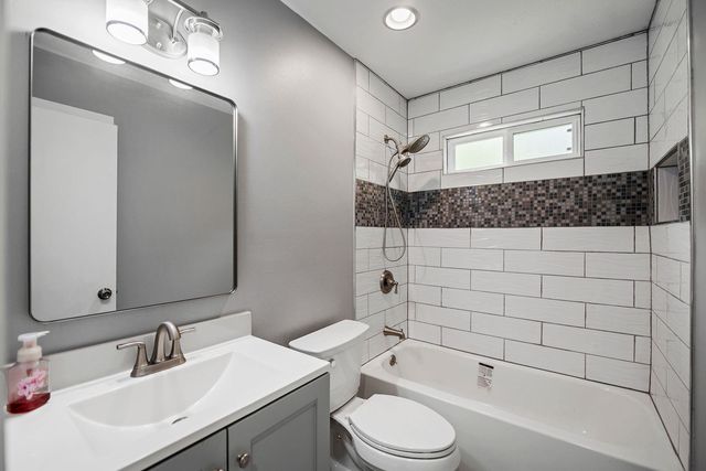 17 Oldstream Court, The Woodlands, TX 77381