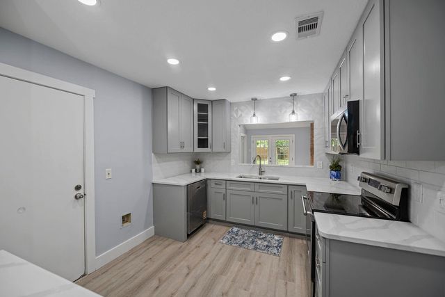 17 Oldstream Court, The Woodlands, TX 77381