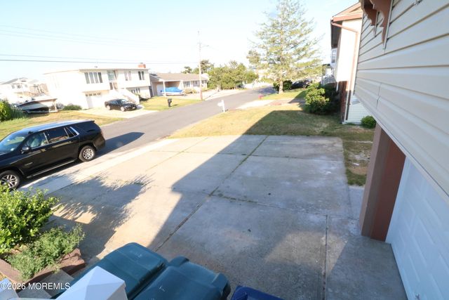 17 W Delaware Drive, Little Egg Harbor, NJ 08087