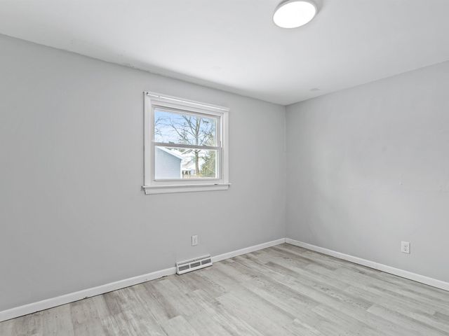 1401 Robin Road, Valparaiso, IN 46383