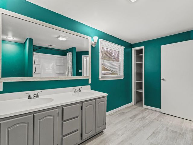 1401 Robin Road, Valparaiso, IN 46383