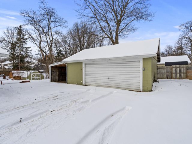 1401 Robin Road, Valparaiso, IN 46383