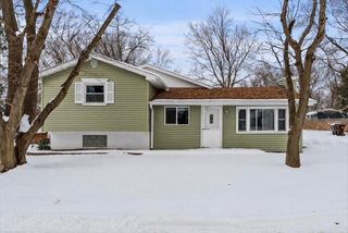 1401 Robin Road, Valparaiso, IN 46383