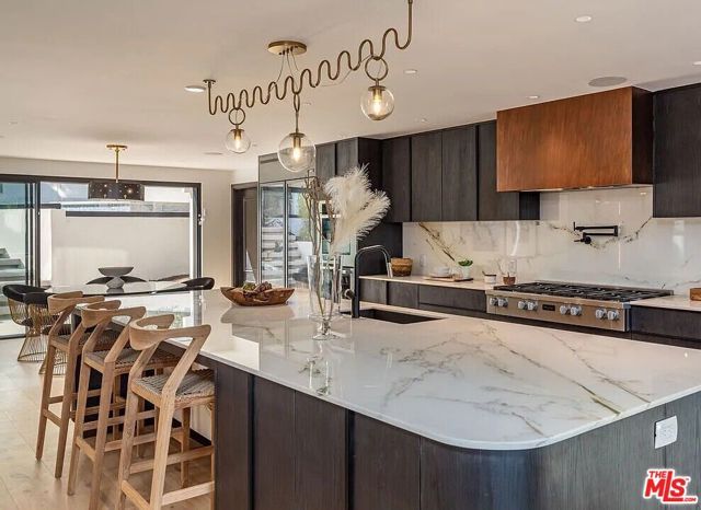 1271 Sunset Plaza Drive, Los Angeles, CA 90069