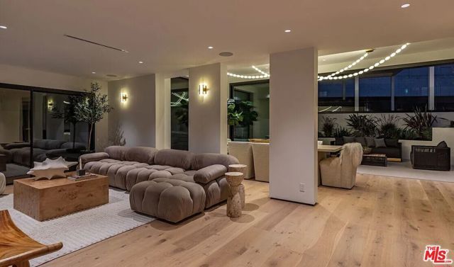 1271 Sunset Plaza Drive, Los Angeles, CA 90069