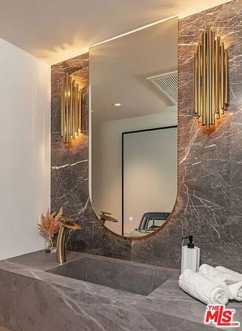 1271 Sunset Plaza Drive, Los Angeles, CA 90069