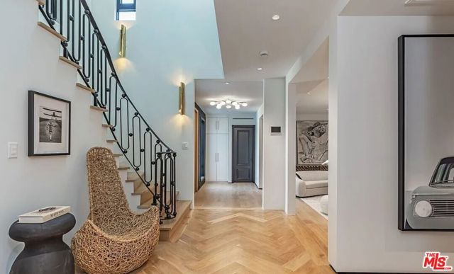 1271 Sunset Plaza Drive, Los Angeles, CA 90069
