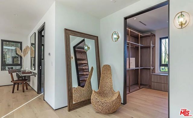 1271 Sunset Plaza Drive, Los Angeles, CA 90069