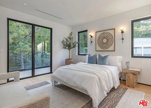 1271 Sunset Plaza Drive, Los Angeles, CA 90069