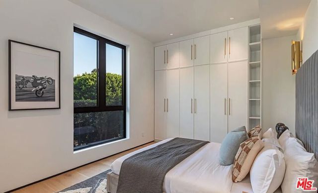 1271 Sunset Plaza Drive, Los Angeles, CA 90069