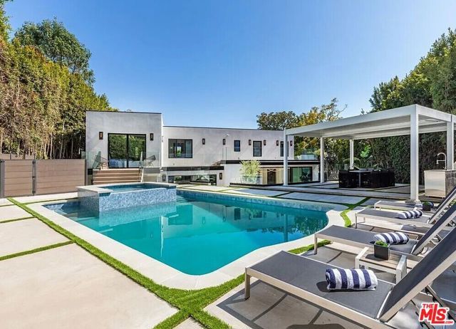 1271 Sunset Plaza Drive, Los Angeles, CA 90069