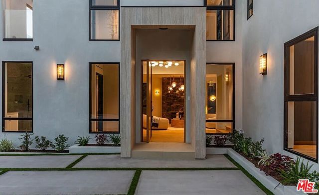 1271 Sunset Plaza Drive, Los Angeles, CA 90069