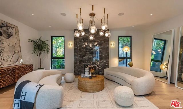 1271 Sunset Plaza Drive, Los Angeles, CA 90069