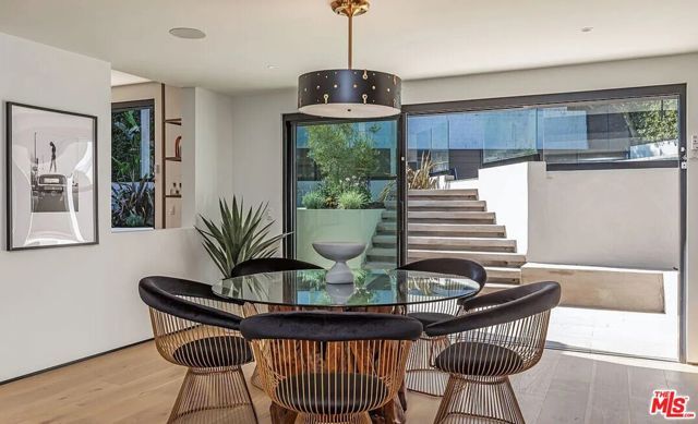 1271 Sunset Plaza Drive, Los Angeles, CA 90069