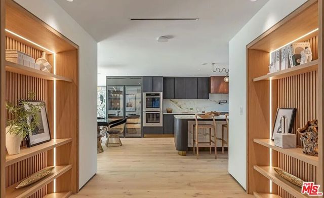 1271 Sunset Plaza Drive, Los Angeles, CA 90069
