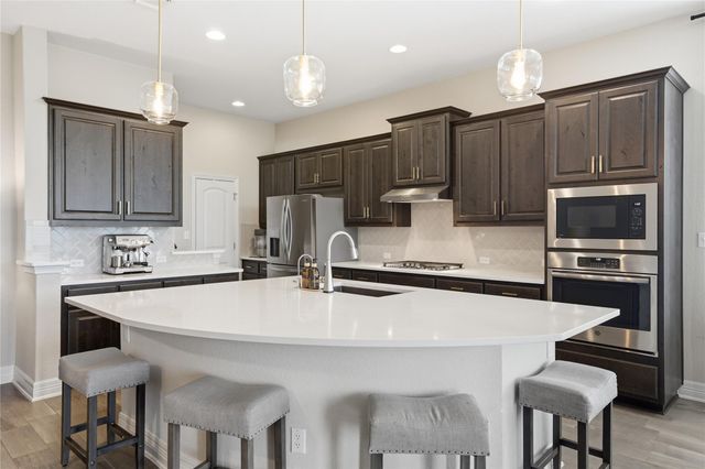 183 Lacy Oak DR, Buda, TX 78610