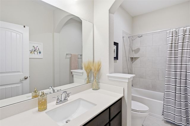 183 Lacy Oak DR, Buda, TX 78610