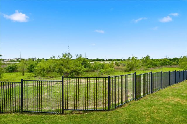 183 Lacy Oak DR, Buda, TX 78610