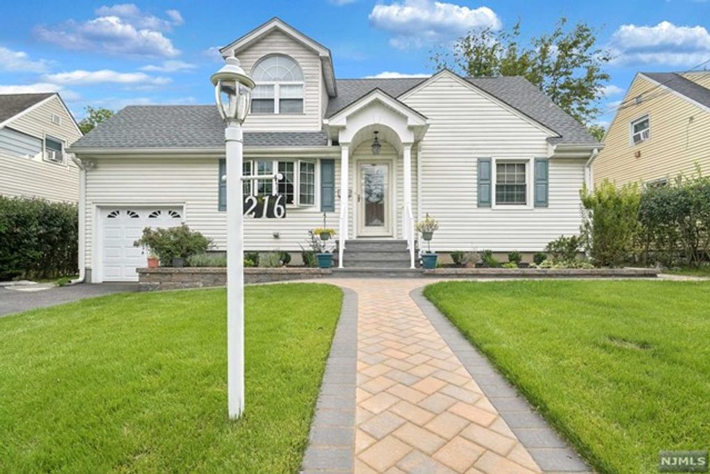 216 Irvington Road, Teaneck, NJ 07666