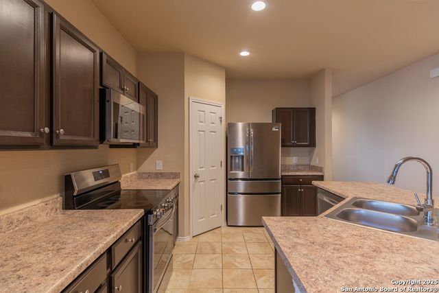 7143 Mesa Clfs, Converse, TX 78109