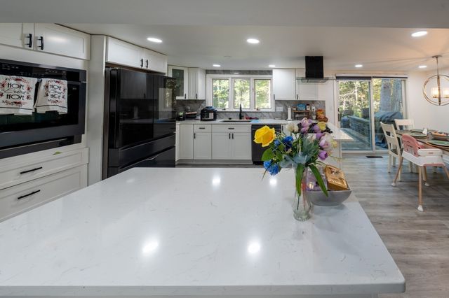 6 Aqueduct Rd, Wayland, MA 01778