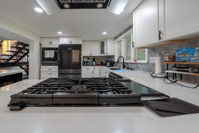 6 Aqueduct Rd, Wayland, MA 01778
