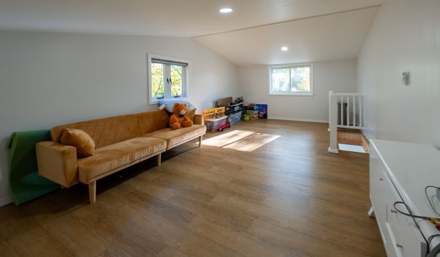 6 Aqueduct Rd, Wayland, MA 01778