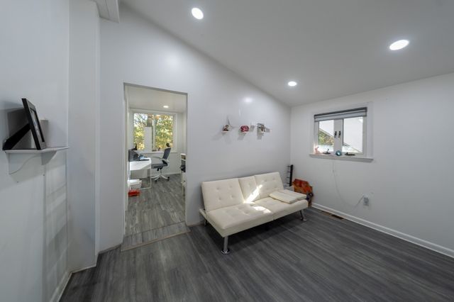 6 Aqueduct Rd, Wayland, MA 01778