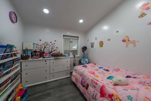 6 Aqueduct Rd, Wayland, MA 01778