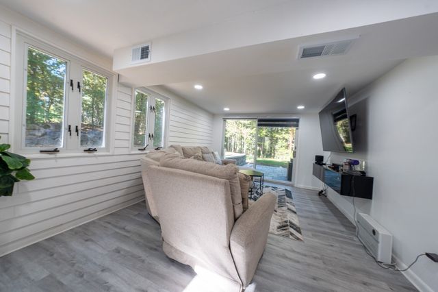 6 Aqueduct Rd, Wayland, MA 01778