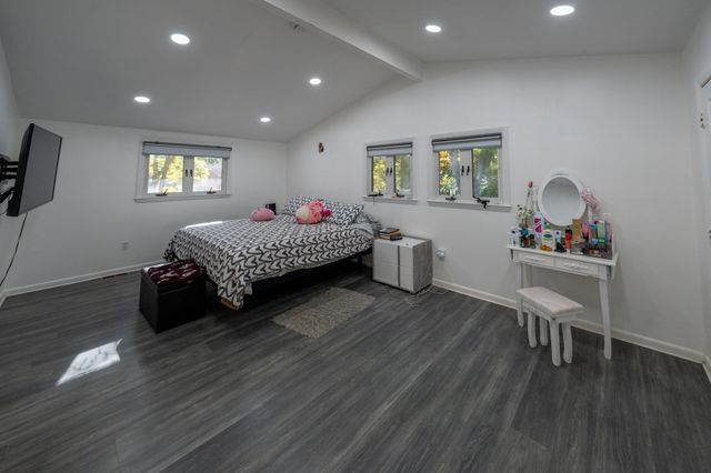6 Aqueduct Rd, Wayland, MA 01778