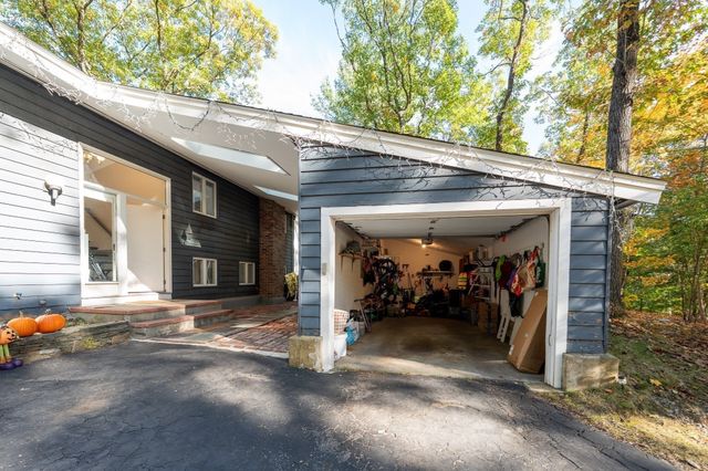 6 Aqueduct Rd, Wayland, MA 01778