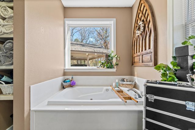 300 Razorback Road, Hot Springs, AR 71913