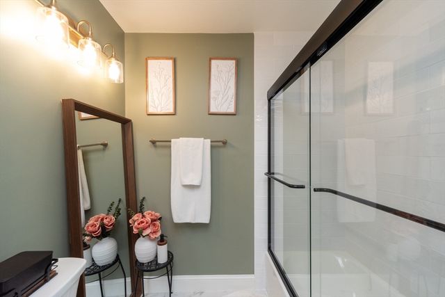 28 Oak St, Bridgewater, MA 02324