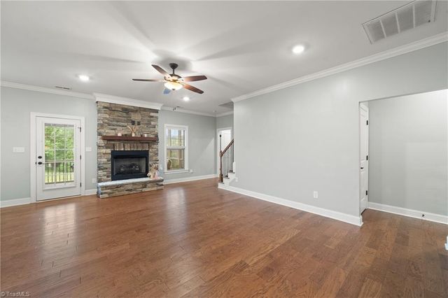 132 Grandworth Way, King, NC 27021