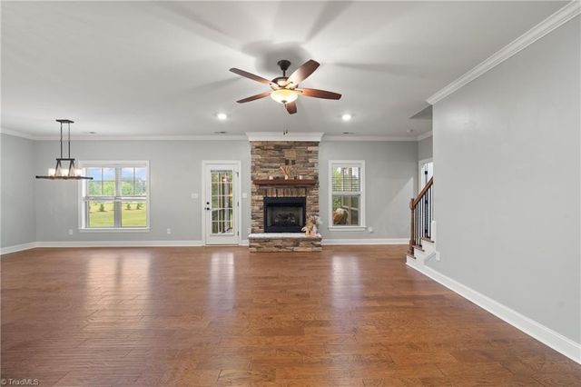 132 Grandworth Way, King, NC 27021