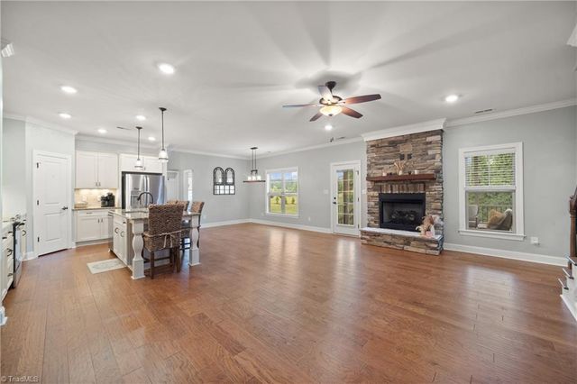 132 Grandworth Way, King, NC 27021