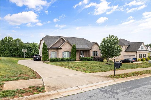 132 Grandworth Way, King, NC 27021