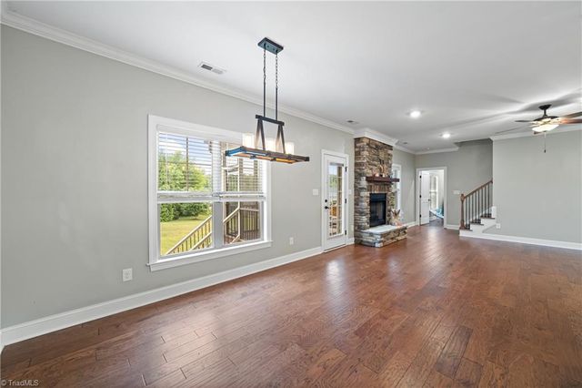 132 Grandworth Way, King, NC 27021