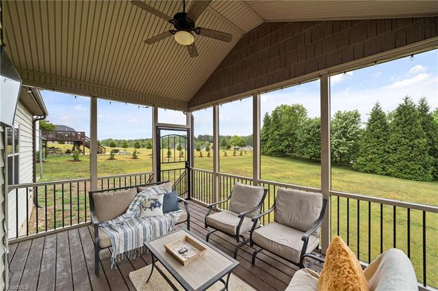 132 Grandworth Way, King, NC 27021