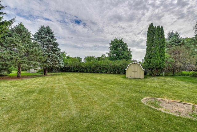 W6070 Thornapple Lane, Fort Atkinson, WI 53538