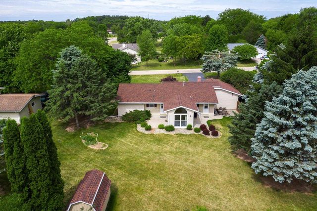 W6070 Thornapple Lane, Fort Atkinson, WI 53538