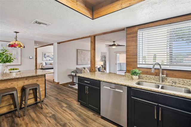 916 E CLEVELAND STREET, Apopka, FL 32703