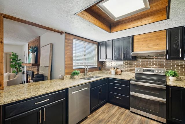 916 E CLEVELAND STREET, Apopka, FL 32703